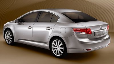 t-avensis-saloon-3